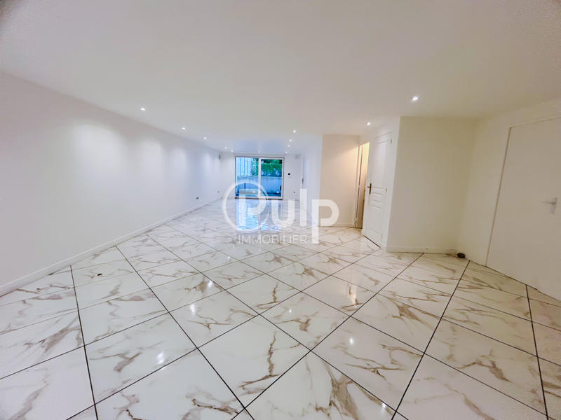 Maison - 230 m² - 5 pièces