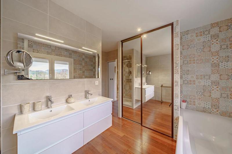 Maison - 335 m² - 12 pièces