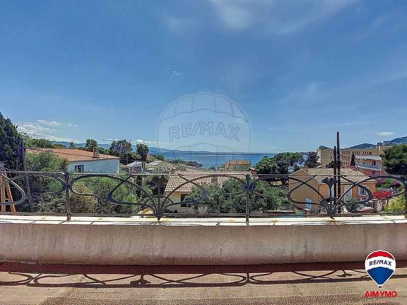 Maison - 210 m² - 7 pièces