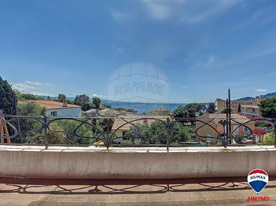 Maison - 210 m² - 7 pièces