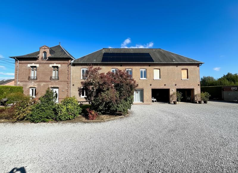 Maison - 265 m² - 11 pièces