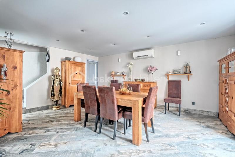 Demeure - 165 m² - 7 pièces