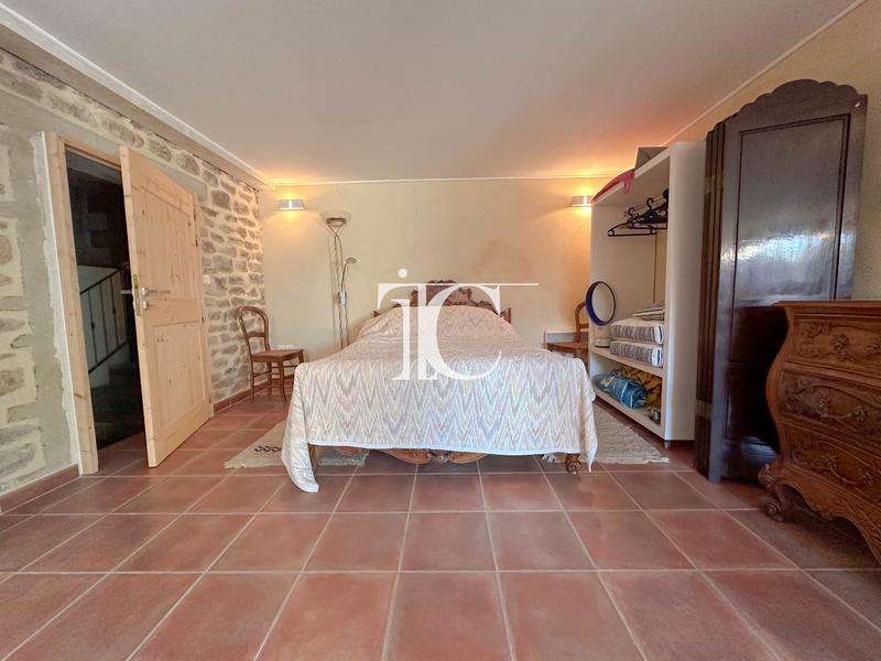 Maison - 272 m² - 8 pièces