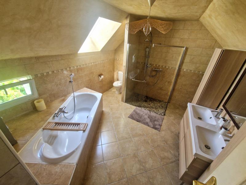 Maison - 167 m² - 6 pièces