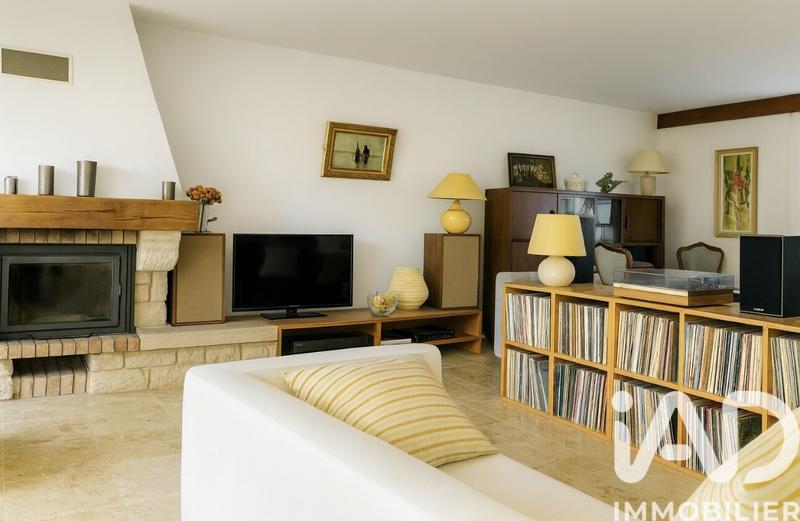 Maison - 241 m² - 8 pièces
