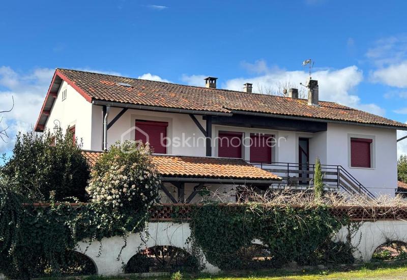 Maison traditionnelle - 175 m² - 6 pièces