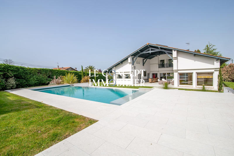 Villa - 295 m² - 12 pièces