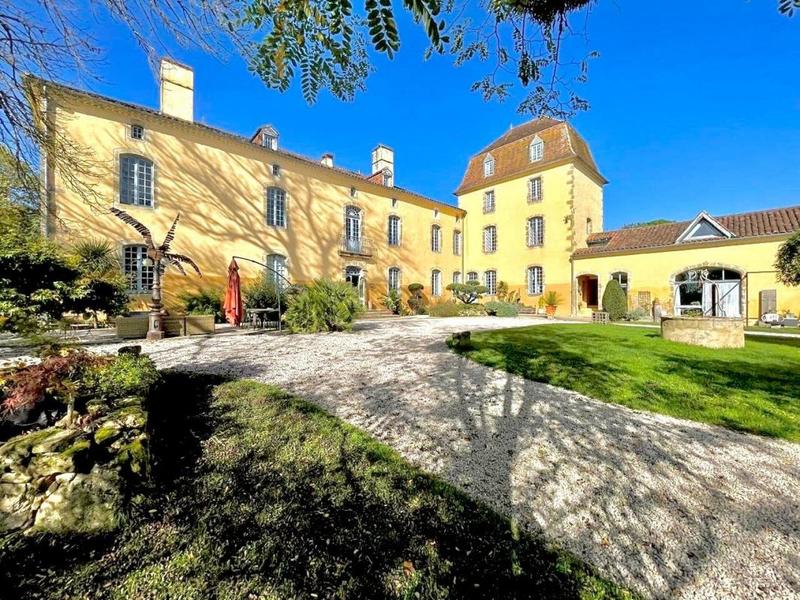 Château - 1 600 m² - 50 pièces