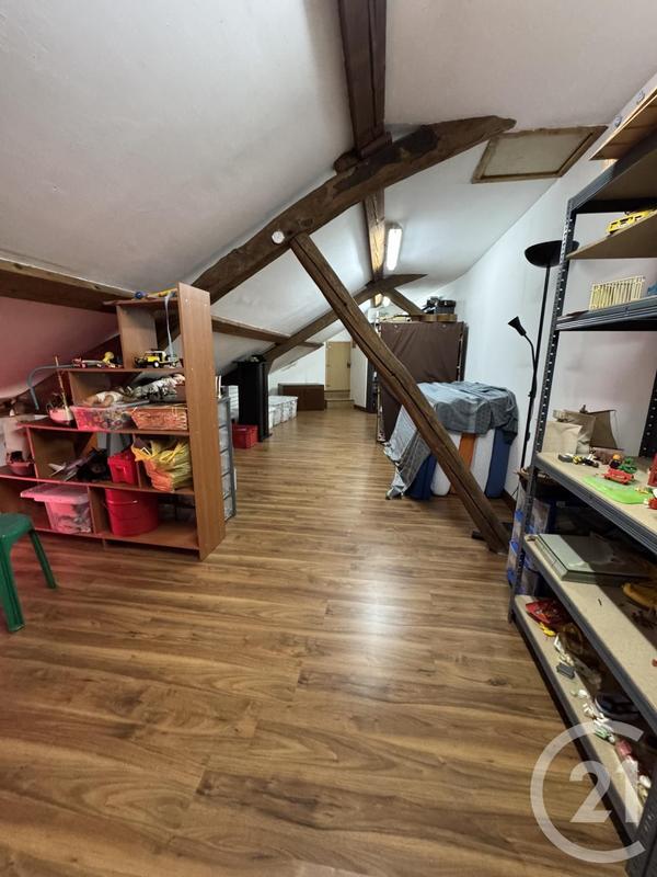 Maison - 210 m² - 7 pièces