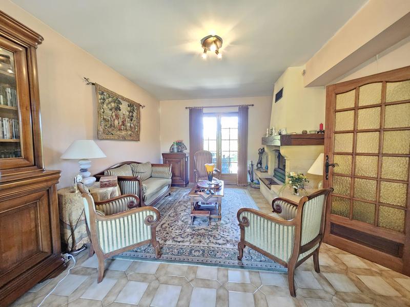 Maison - 9 597 m² - 5 pièces