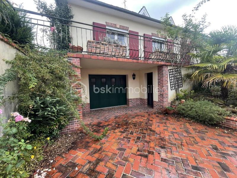 Maison traditionnelle - 169 m² - 7 pièces