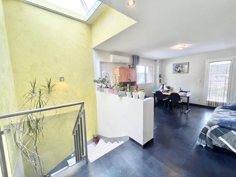Propriété - 190 m² - 6 pièces