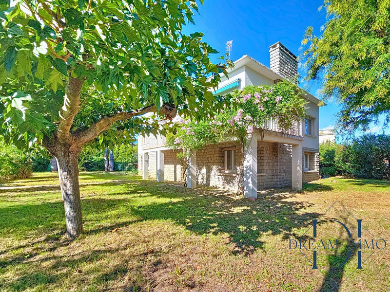 Maison traditionnelle - 206 m² - 8 pièces