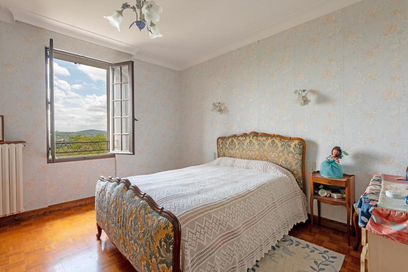 Maison - 207 m² - 8 pièces