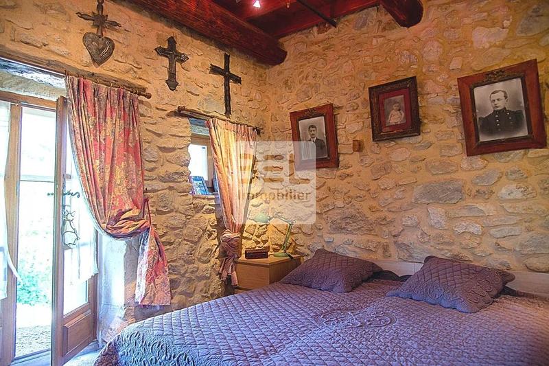 Mas - 571 m² - 24 pièces