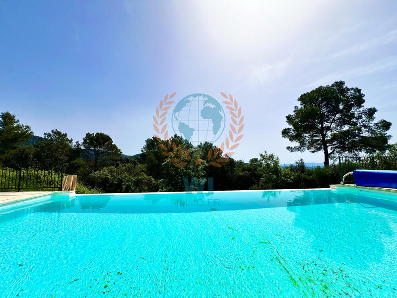 Maison - 210 m² - 6 pièces