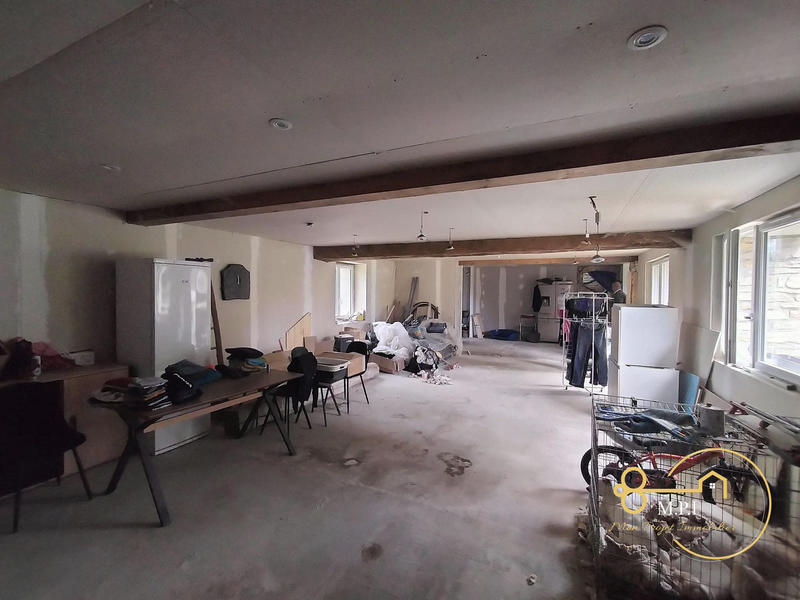 Maison - 220 m² - 8 pièces