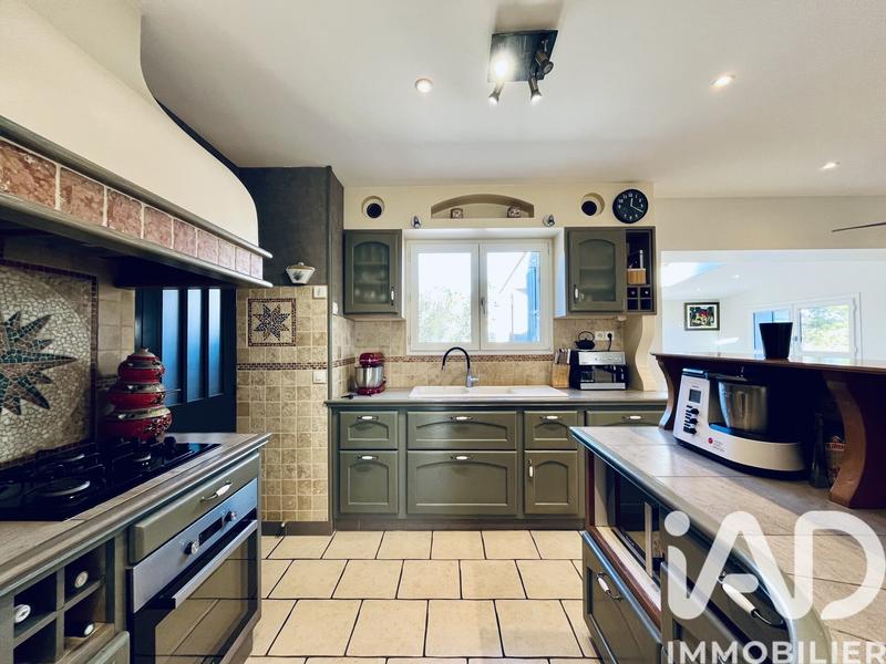 Maison - 200 m² - 10 pièces