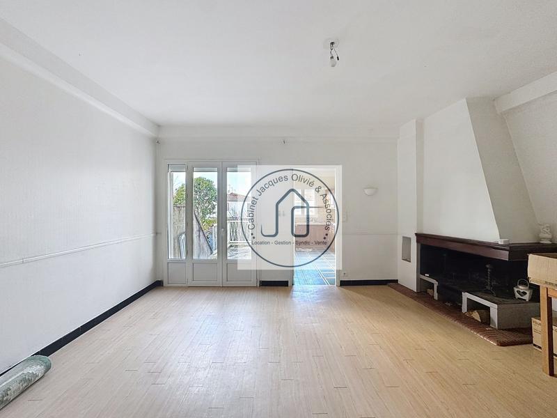 Maison - 186 m² - 9 pièces