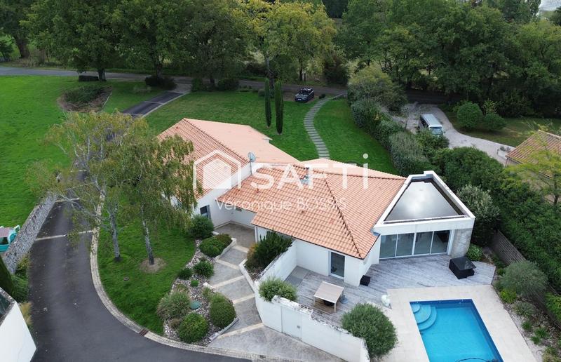 Villa - 236 m² - 8 pièces