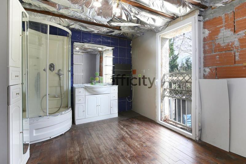 Maison - 260 m² - 8 pièces