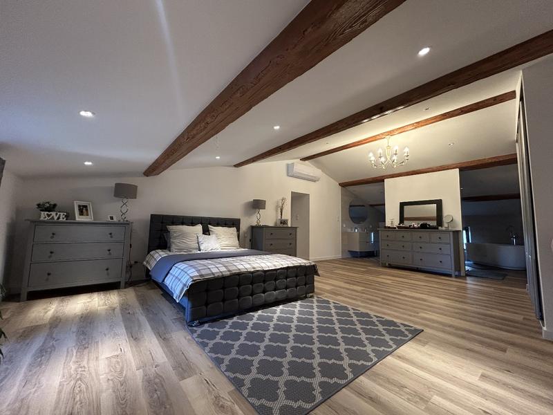 Maison - 405 m² - 13 pièces