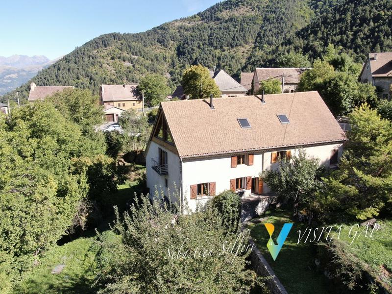 Maison - 223 m² - 12 pièces