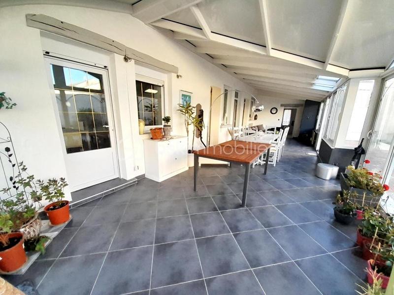 Maison - 270 m² - 12 pièces