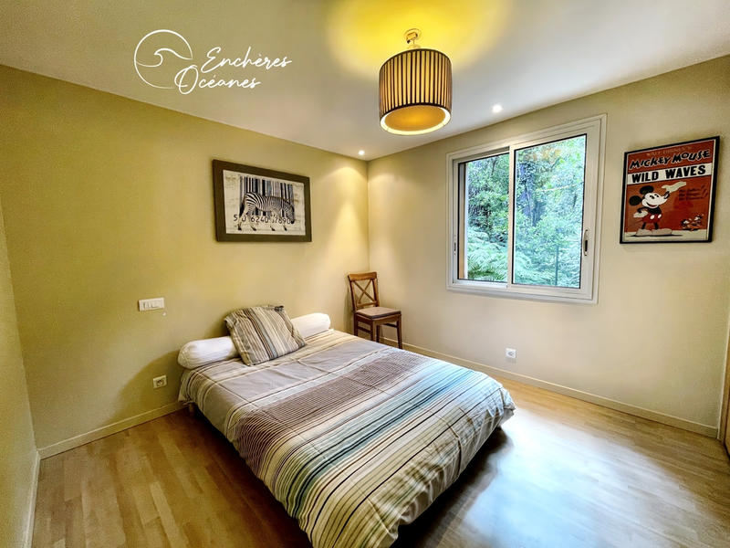 Maison - 230 m² - 6 pièces