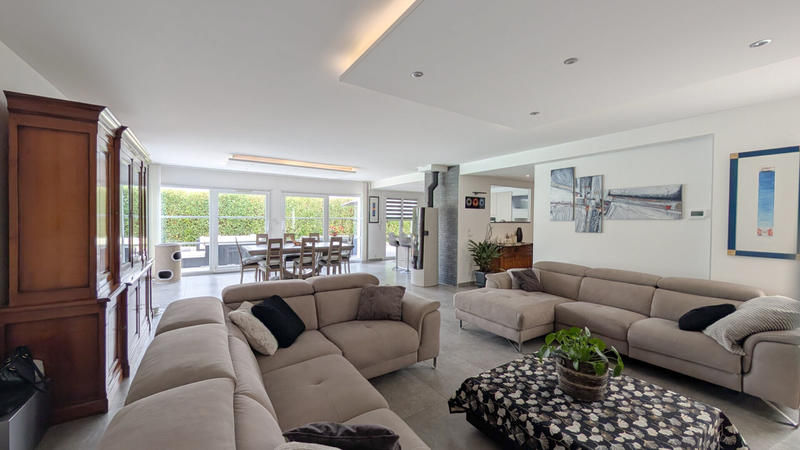 Maison - 216 m² - 8 pièces