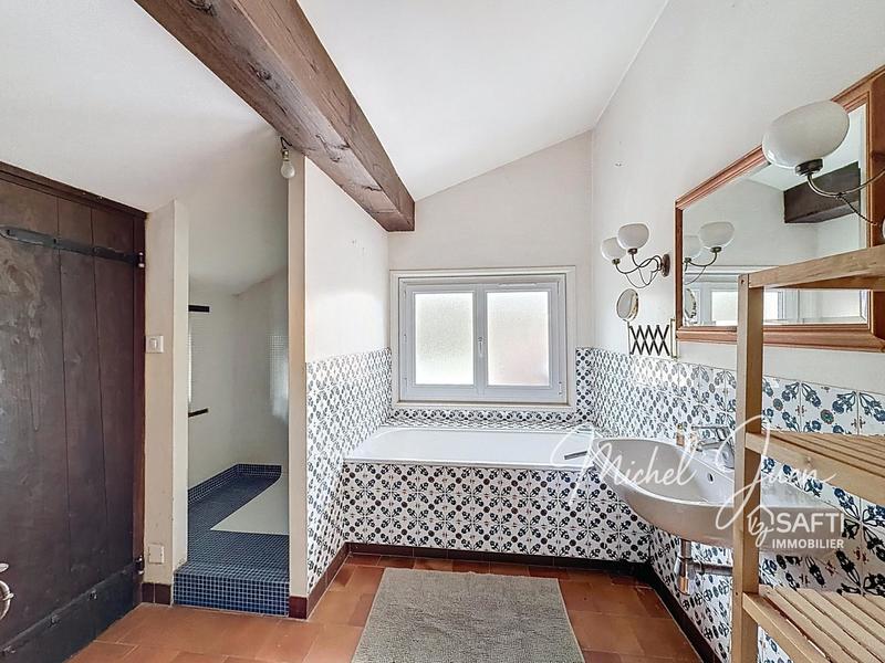 Maison - 253 m² - 5 pièces