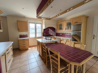 Maison - 204 m² - 6 pièces