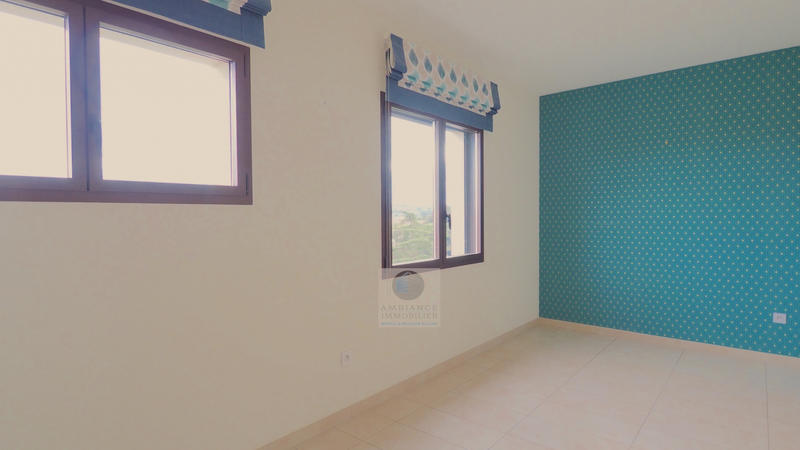 Appartement - 99 m² - 4 pièces