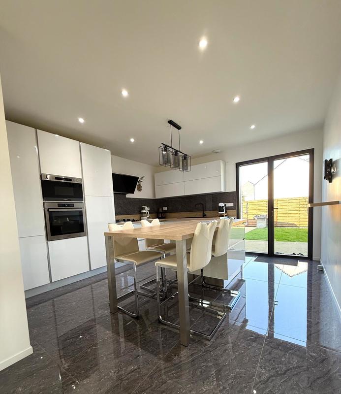 Maison - 142 m² - 8 pièces