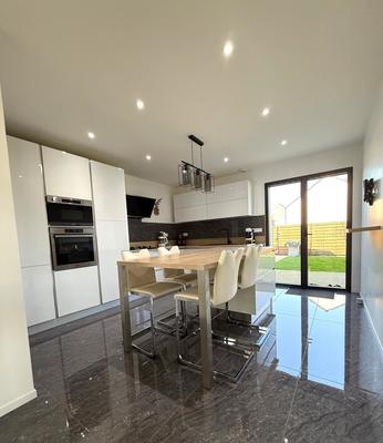 Maison - 142 m² - 8 pièces