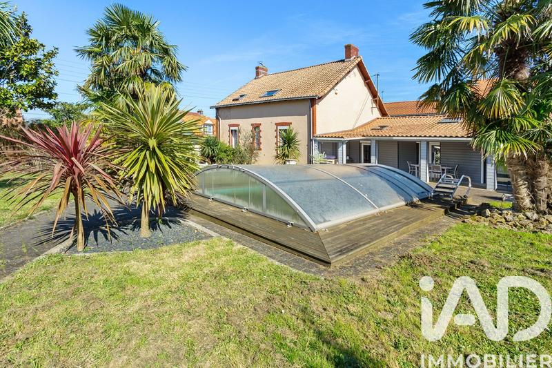 Maison - 207 m² - 6 pièces