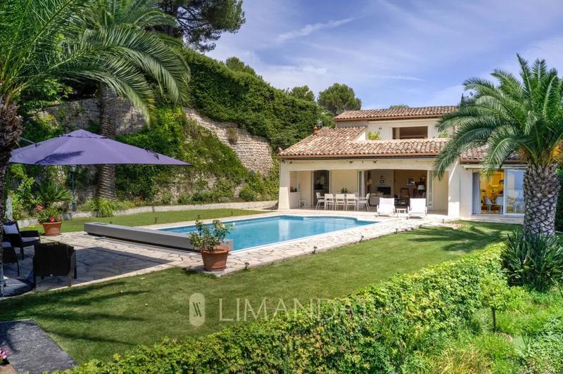 Villa - 230 m² - 6 pièces