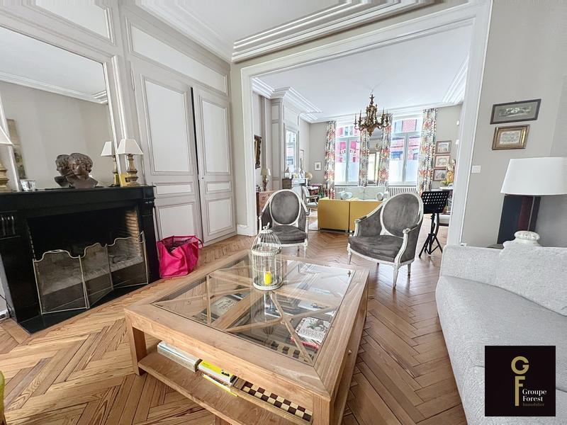 Maison - 255 m² - 9 pièces