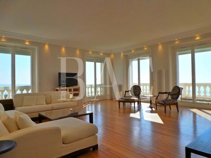 Appartement - 187 m² - 5 pièces