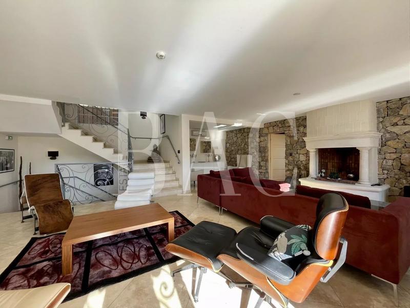 Villa - 415 m² - 10 pièces