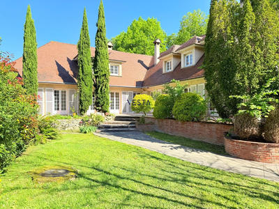 Maison - 318 m² - 12 pièces