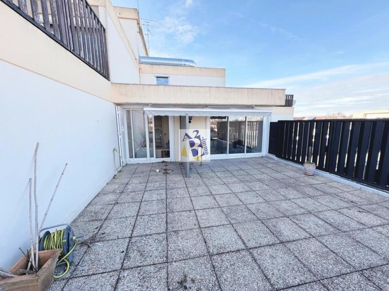 Appartement - 102 m² - 6 pièces