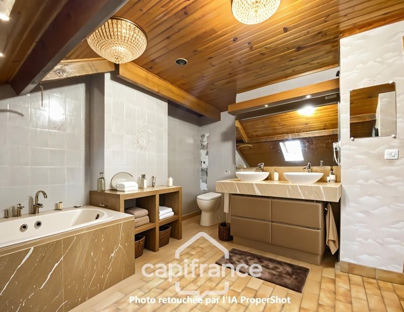 Maison - 223 m² - 8 pièces