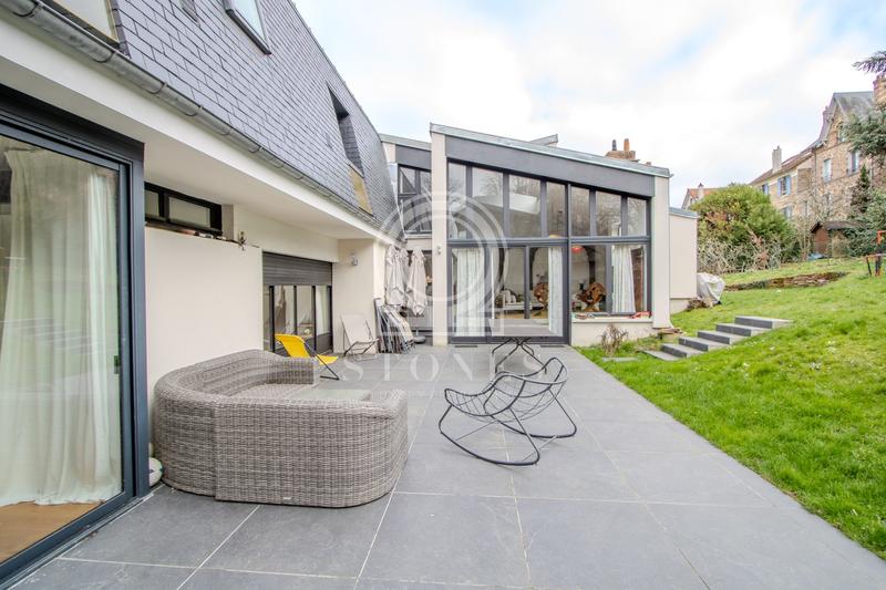 Maison - 250 m² - 8 pièces