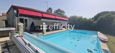 Maison - 270 m² - 10 pièces