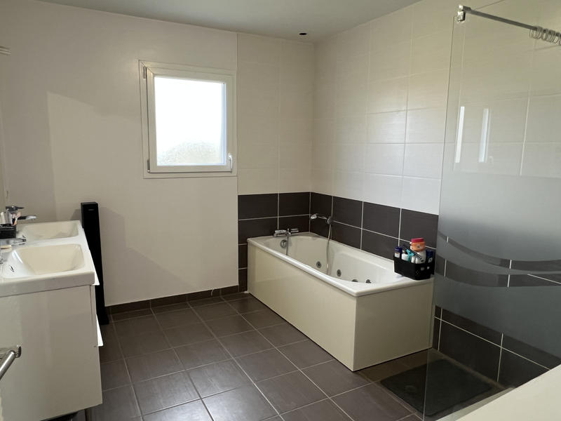 Maison - 180 m² - 8 pièces