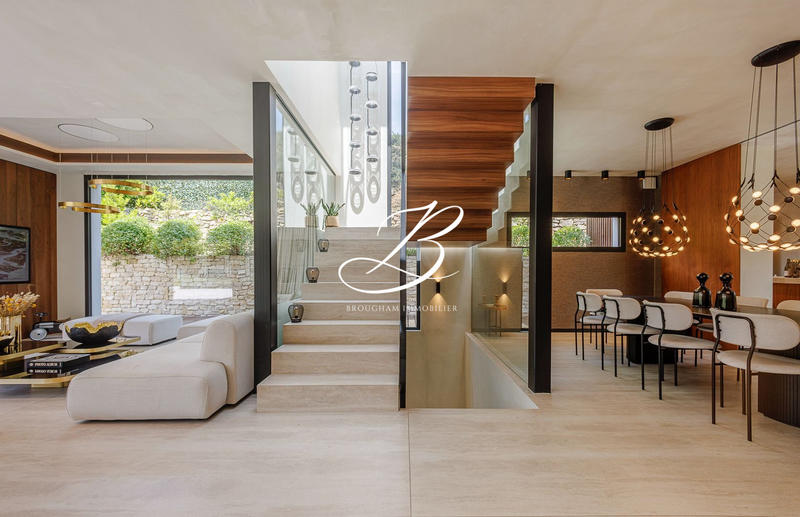 Maison - 265 m² - 5 pièces