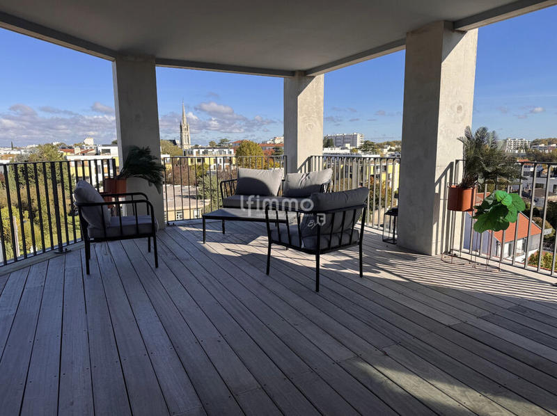 Loft - 125 m² - 4 pièces