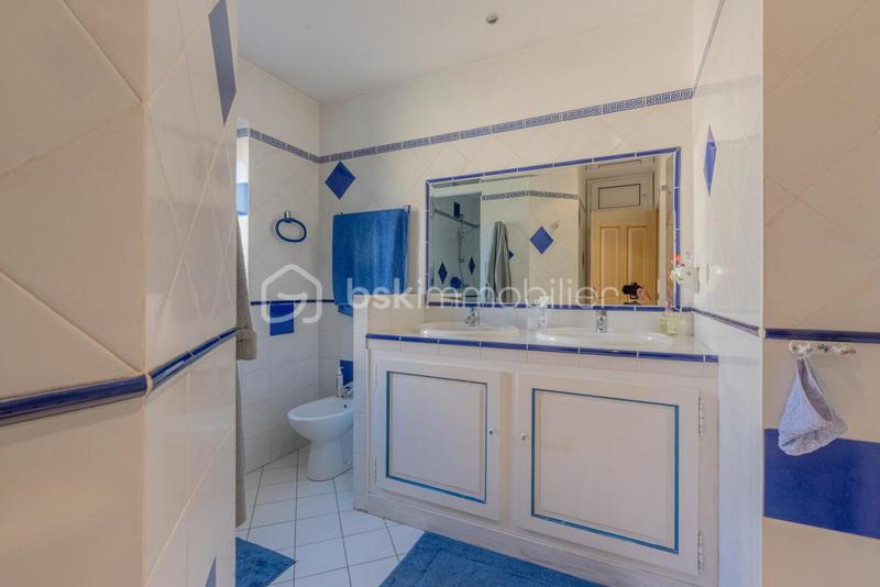 Demeure - 208 m² - 7 pièces