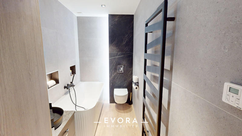 Appartement - 125 m² - 5 pièces